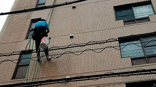 外装タイル薬品洗浄のイメージ